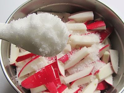 請問腌制蘿卜干10斤要放多少鹽啊