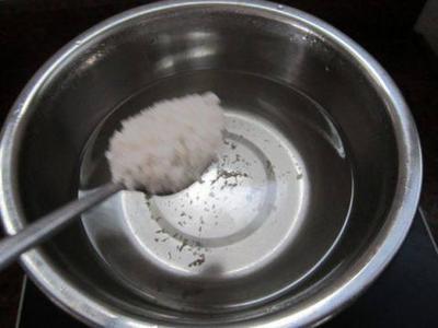 家常腌咸鴨蛋，簡單鹽與水，個個流油起沙，保存一年不壞